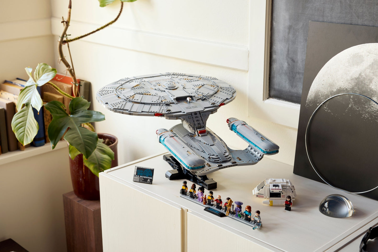 LEGO 10356 Icons Star Trek: U.S.S. Enterprise NCC-1701-D