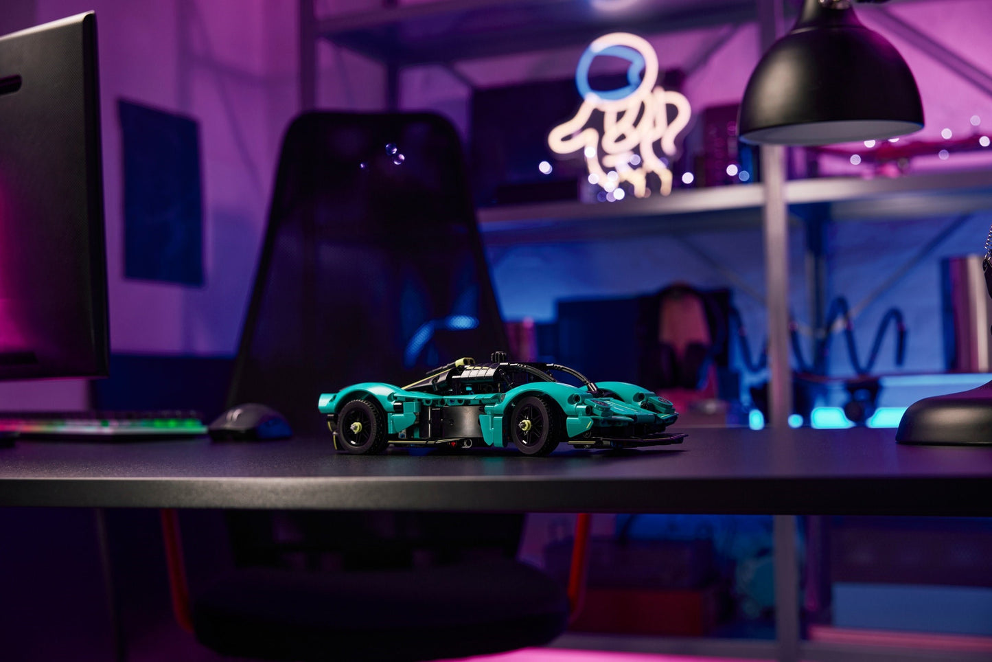 LEGO 42208 Technic Aston Martin Valkyrie