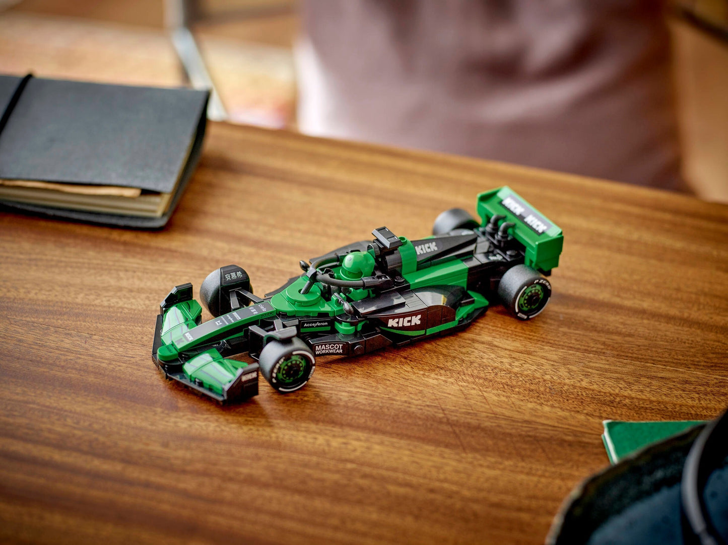 LEGO 77247 Speed Champions KICK Sauber F1® Team C44 Race Car