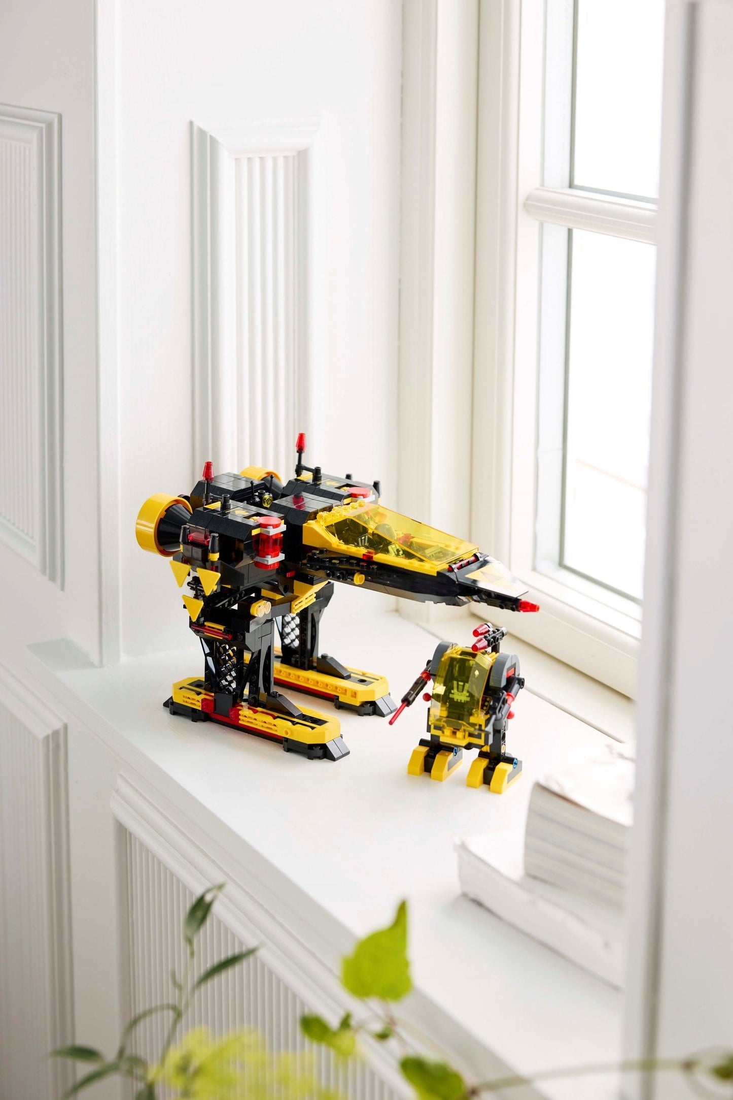 LEGO 10355 Icons Blacktron Renegade