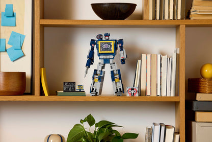 LEGO 10358 Icons Transformers: Soundwave