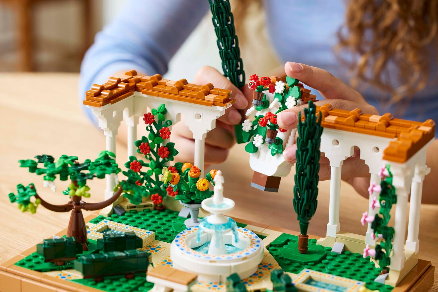 LEGO 10359 Icons Fountain Garden
