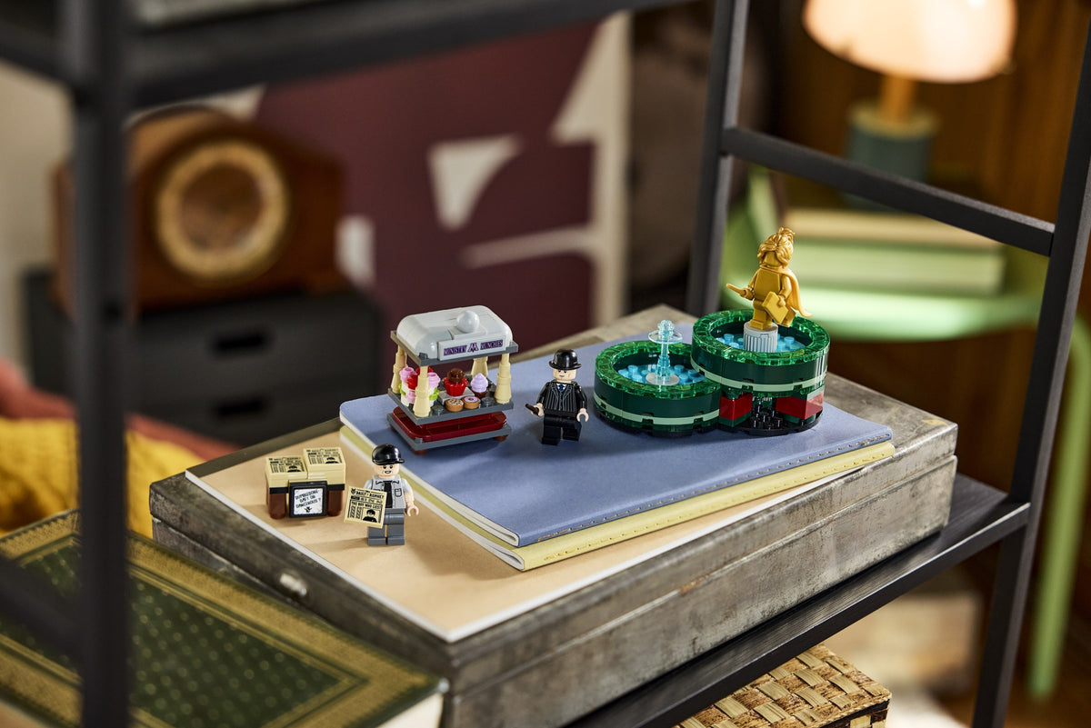 LEGO 40901 Ministry Munchies & The Daily Prophet Stands