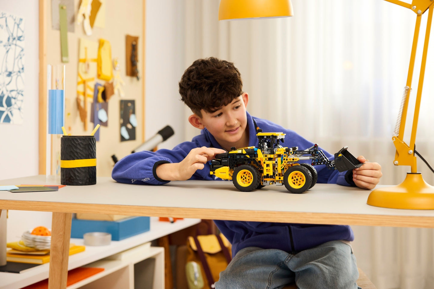 LEGO 42209 Technic Volvo L120 Electric Wheel Loader - imperfect box