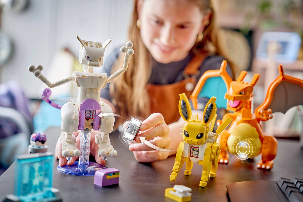 LEGO 72163 Mewtwo's Lab Break