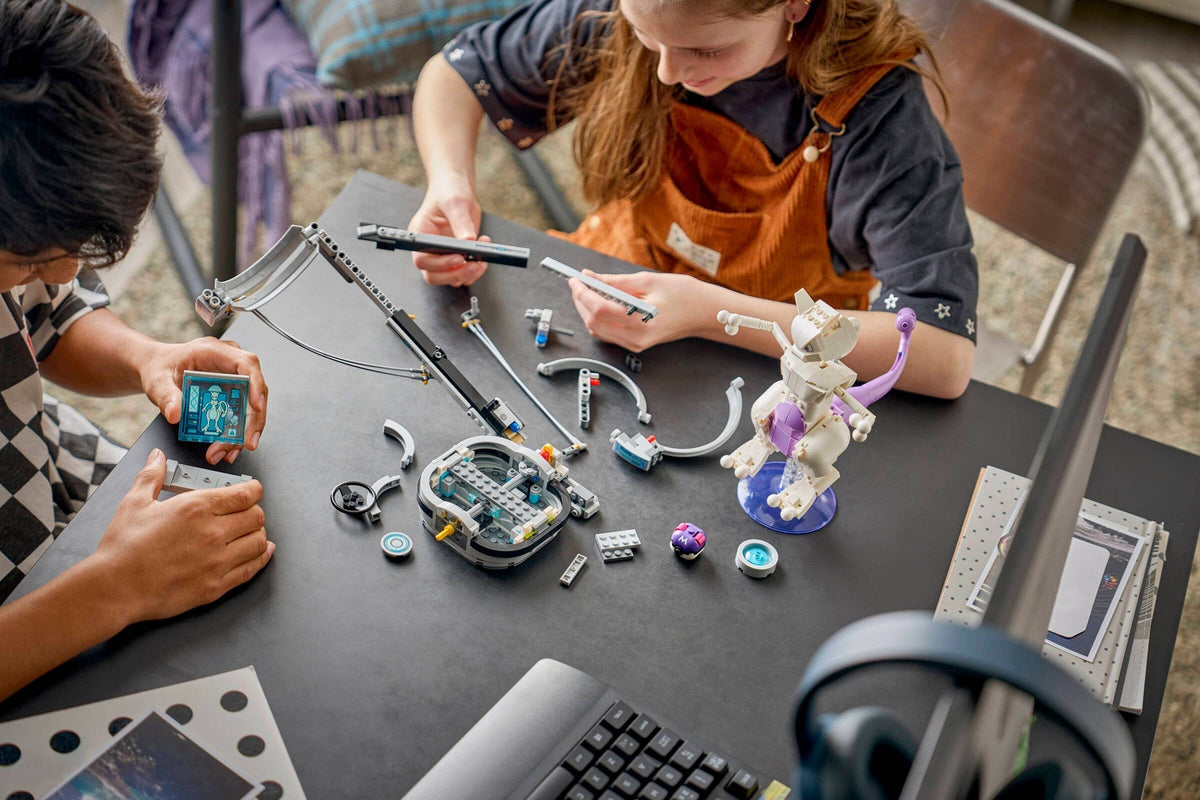 LEGO 72163 Mewtwo's Lab Break