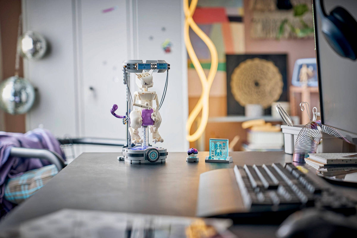 LEGO 72163 Mewtwo's Lab Break