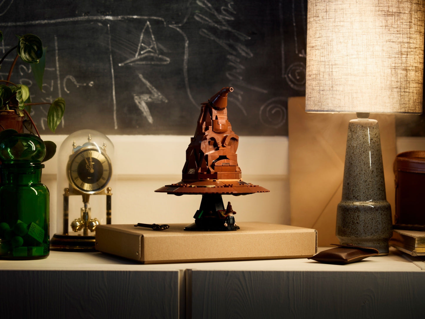 LEGO 76429 Harry Potter Talking Sorting Hat