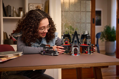 LEGO 76786 Morticia's Cottage - imperfect box