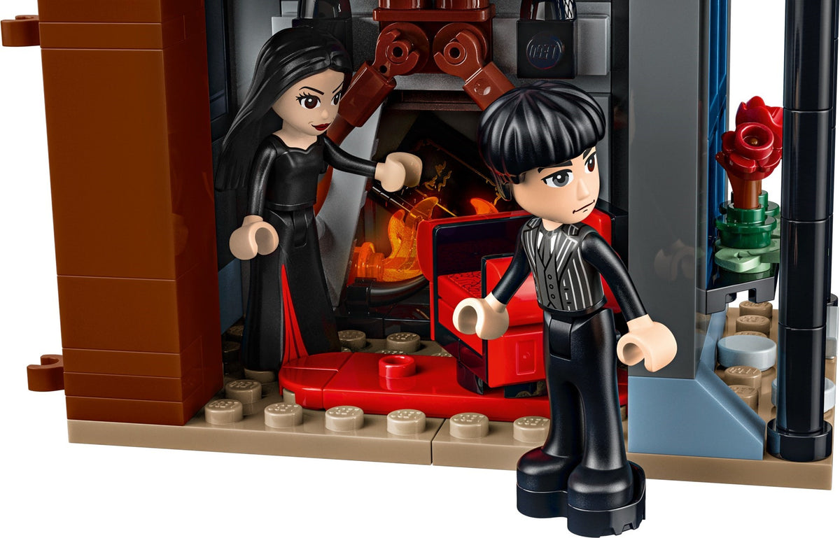 LEGO 76786 Morticia's Cottage - imperfect box