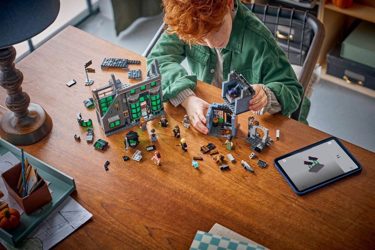 LEGO 76471 Knockturn Alley Wizarding Shops - imperfect box