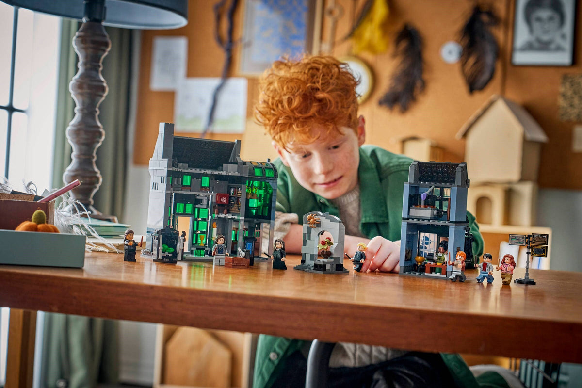 LEGO 76471 Knockturn Alley Wizarding Shops - imperfect box