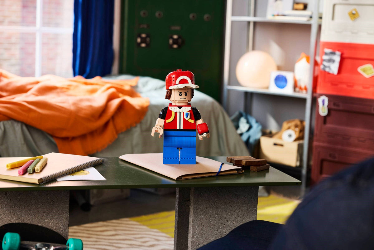 LEGO 40868 Up-Scaled Red Minifigure