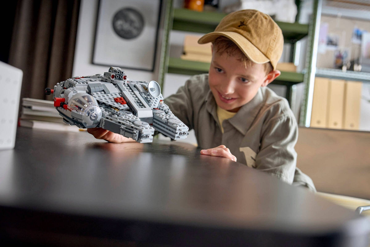 LEGO 75426 Millennium Falcon