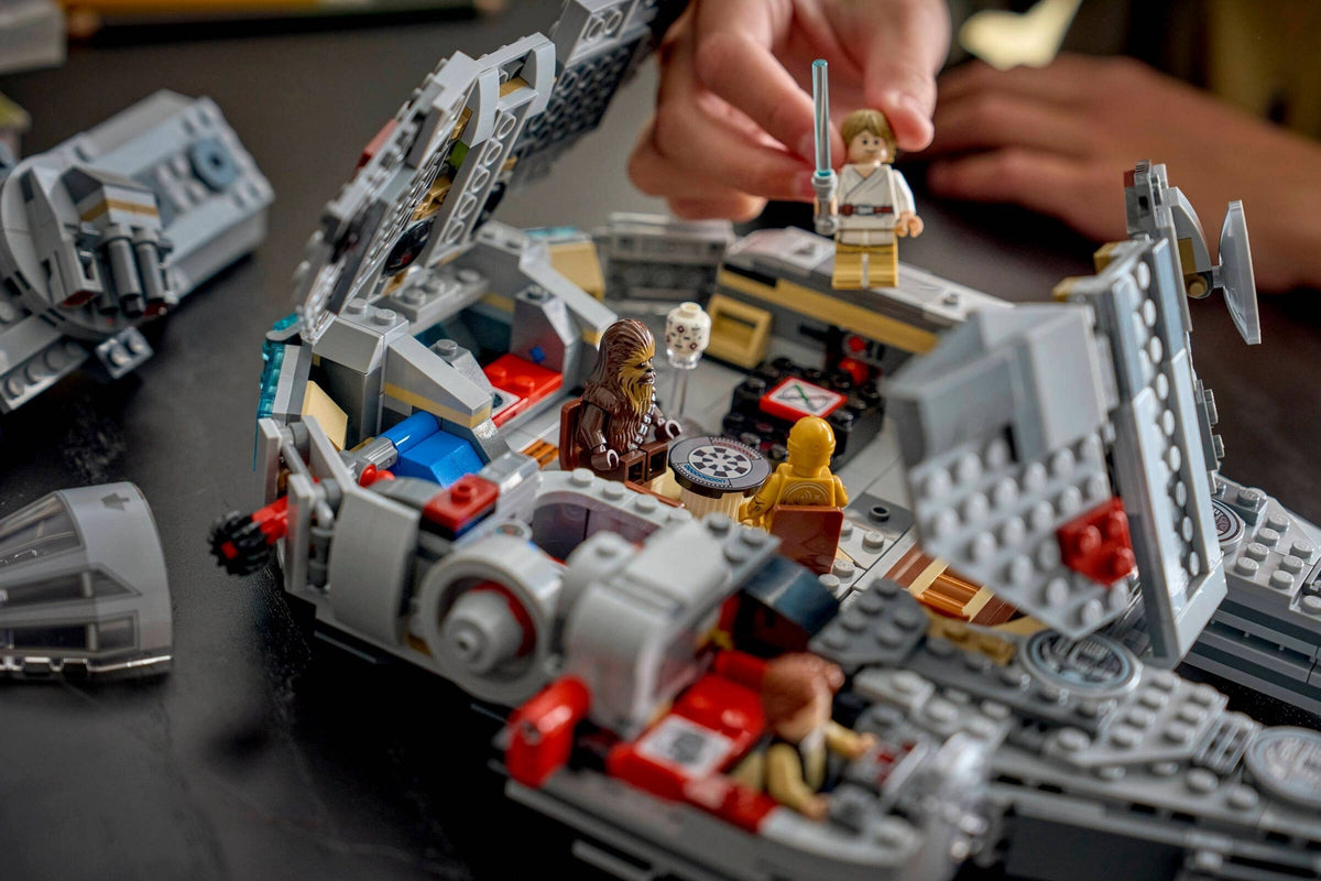 LEGO 75426 Millennium Falcon