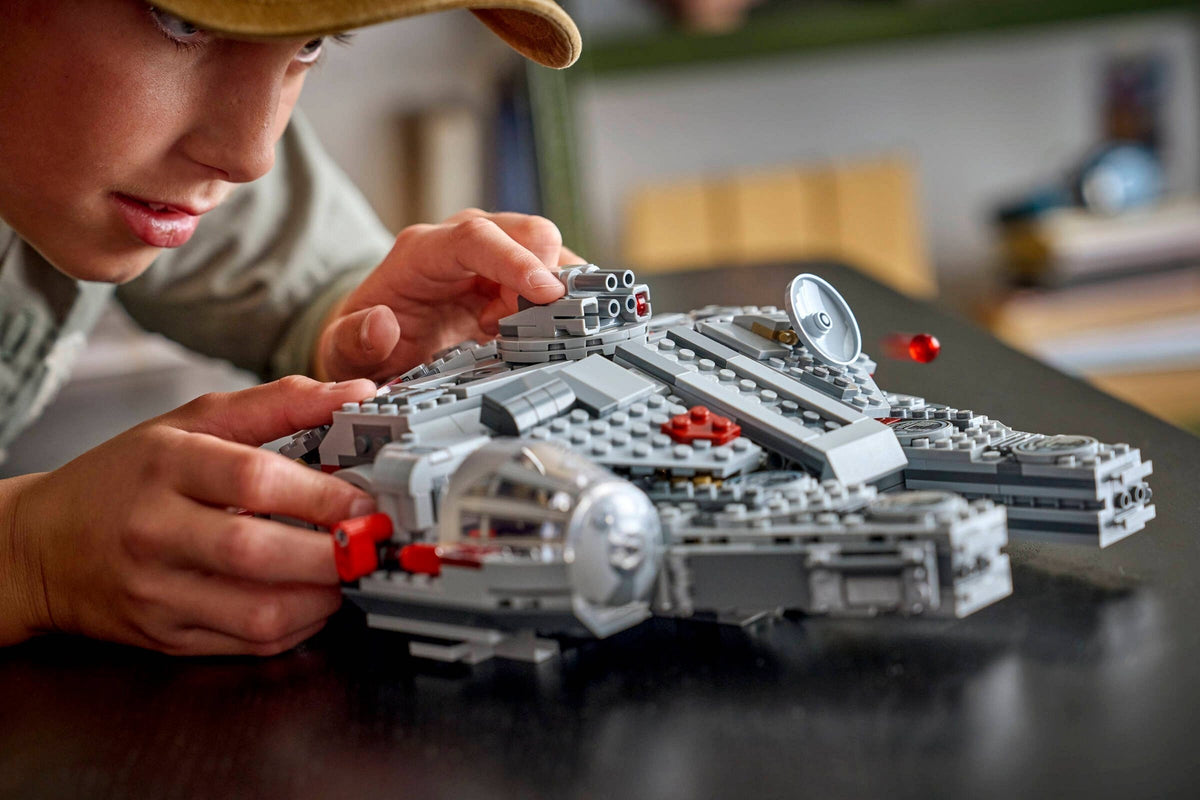 LEGO 75426 Millennium Falcon