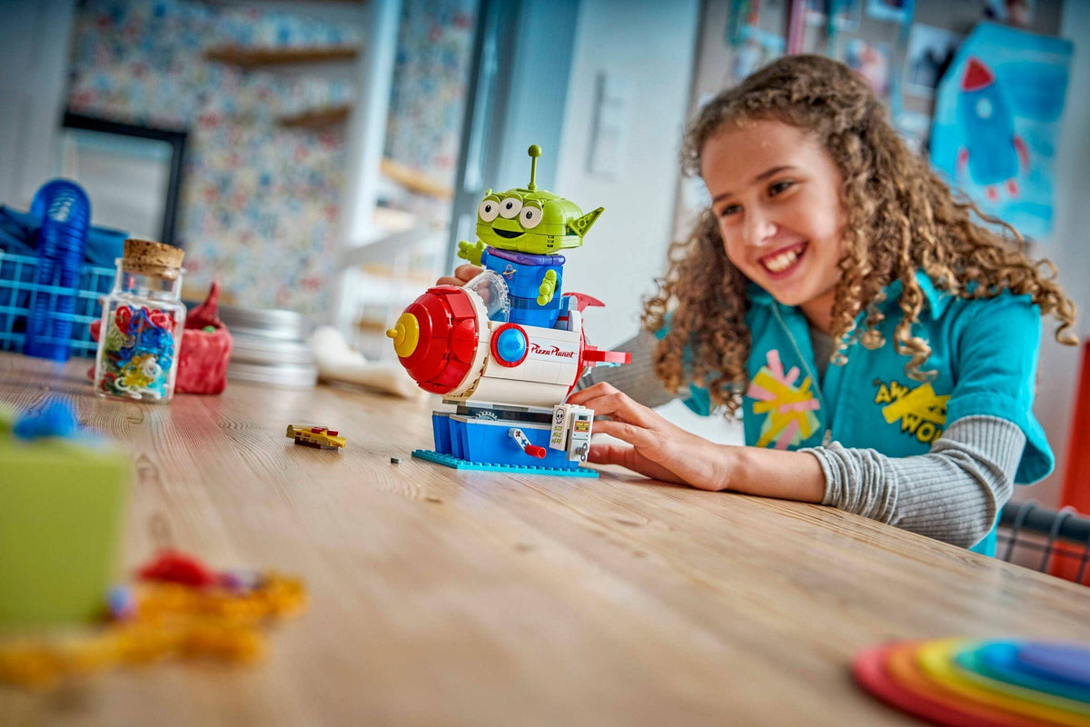 LEGO 43307 Alien with Pizza Planet Rocket Ride