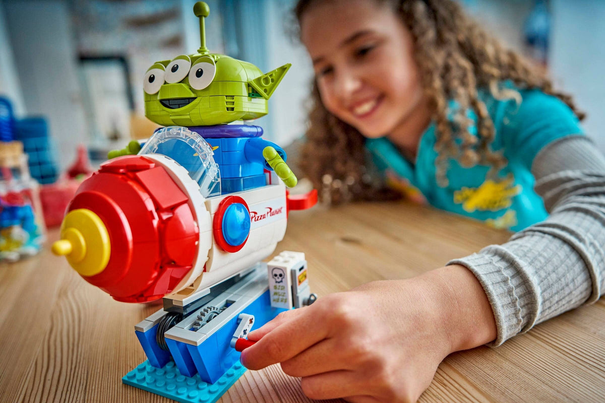 LEGO 43307 Alien with Pizza Planet Rocket Ride