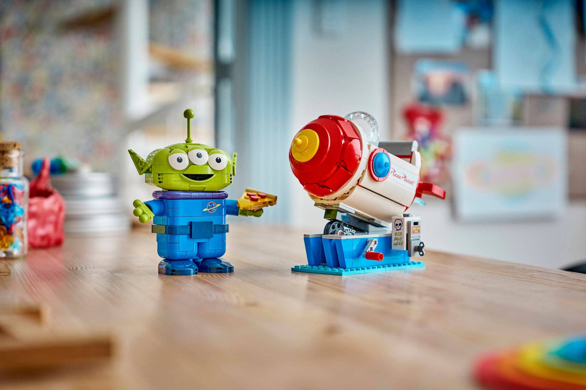 LEGO 43307 Alien with Pizza Planet Rocket Ride